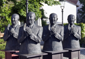 Schwetzingen_Skulptur_Die_Claque_20120517