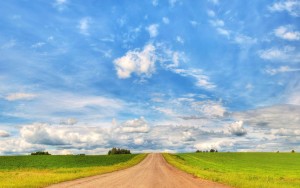 bello-cielo-azul-y-carretera-8143